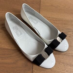 Ferragamo Varina Patent Leather Ballet Flats - Size 9 - EUC+ - Black & White